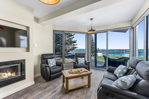 Bonnies Of Beachport - ACT Tourism 0