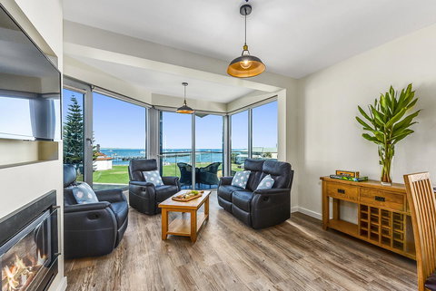 Bonnies Of Beachport - ACT Tourism 1