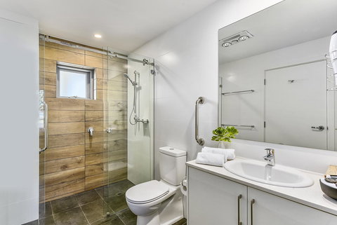 Bonnies Of Beachport - ACT Tourism 21