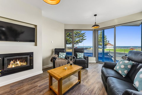 Bonnies Of Beachport - ACT Tourism 14