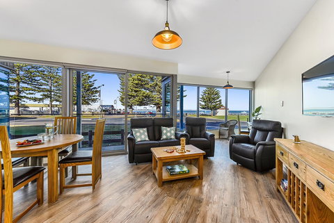 Bonnies Of Beachport - ACT Tourism 11