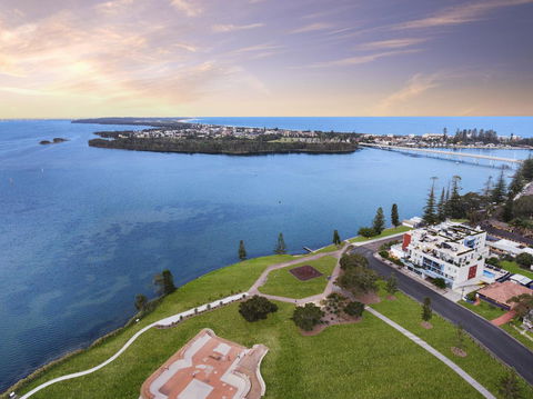 Lakeside Waterfront Apartment The Entrance - ACT Tourism 18