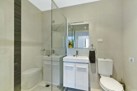 Lakeside Waterfront Apartment The Entrance - ACT Tourism 11