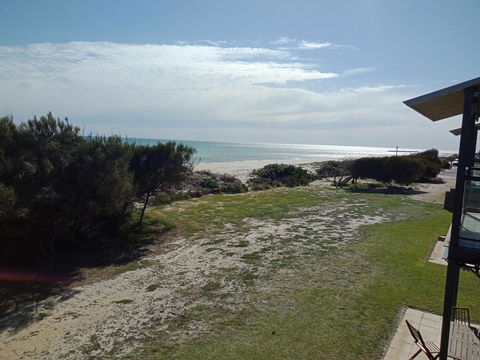 Blissful Beachfront Beachouse - ACT Tourism 22