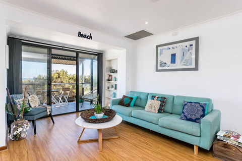 Blissful Beachfront Beachouse - ACT Tourism 6