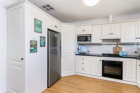 Blissful Beachfront Beachouse - ACT Tourism 9