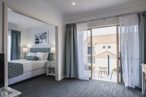 Marina Hotel - ACT Tourism 8