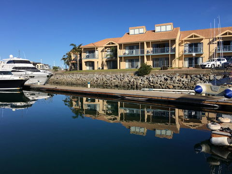 Marina Hotel - ACT Tourism 35