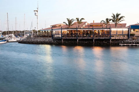 Marina Hotel - ACT Tourism 0