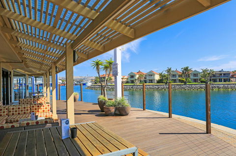 Marina Hotel - ACT Tourism 38
