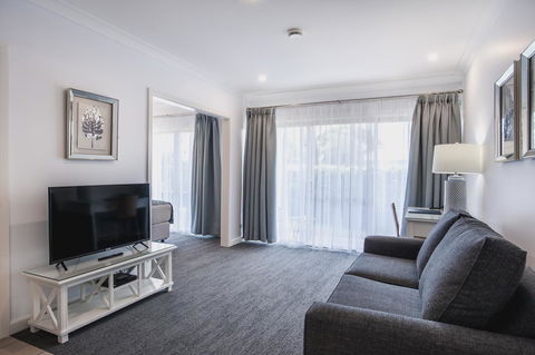 Marina Hotel - ACT Tourism 24