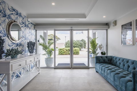 Marina Hotel - ACT Tourism 18
