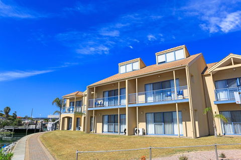 Marina Hotel - ACT Tourism 28