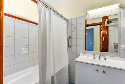 William Macintosh Motor Lodge - ACT Tourism 22