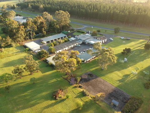 William Macintosh Motor Lodge - ACT Tourism 0