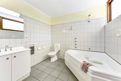 William Macintosh Motor Lodge - ACT Tourism 35