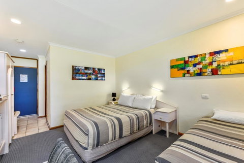 William Macintosh Motor Lodge - ACT Tourism 13