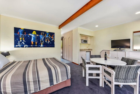 William Macintosh Motor Lodge - ACT Tourism 19