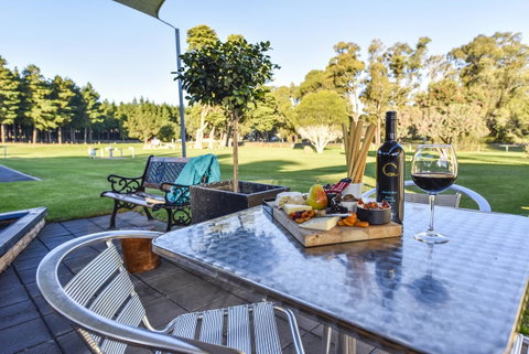 William Macintosh Motor Lodge - ACT Tourism 2