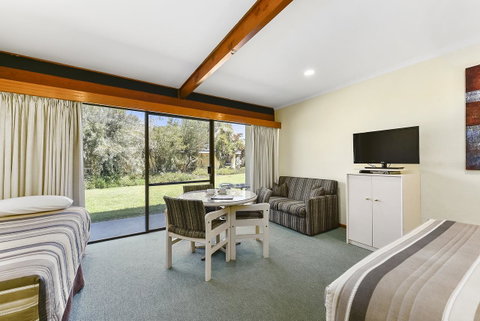 William Macintosh Motor Lodge - ACT Tourism 24