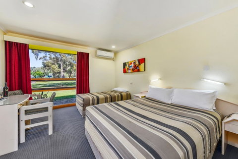 William Macintosh Motor Lodge - ACT Tourism 11