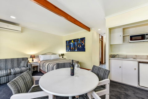 William Macintosh Motor Lodge - ACT Tourism 18