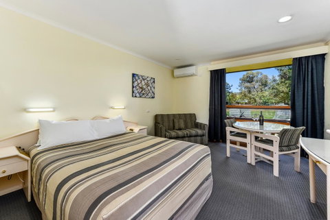 William Macintosh Motor Lodge - ACT Tourism 17