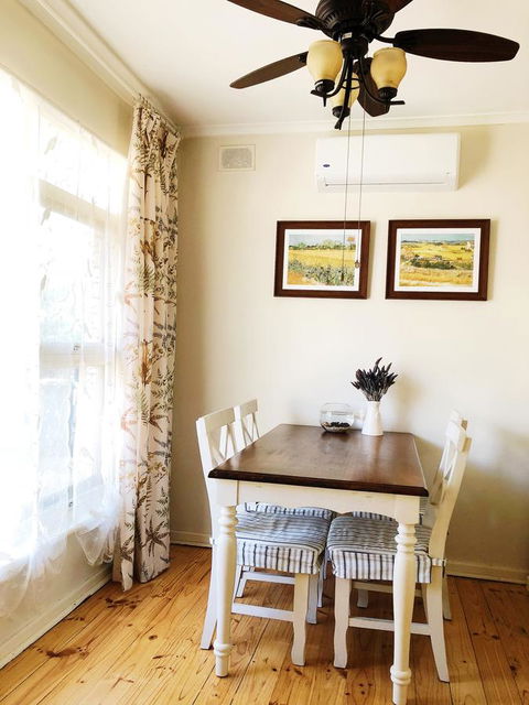 Beautiful Garden House - ACT Tourism 16