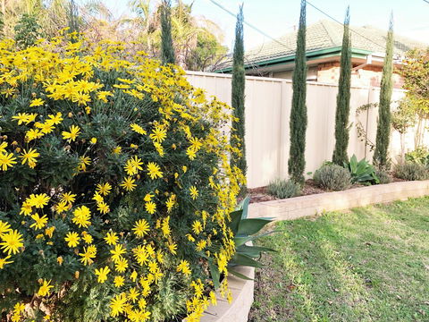 Beautiful Garden House - ACT Tourism 2