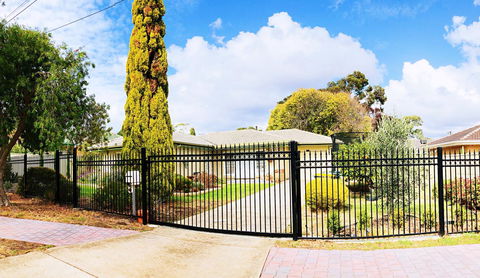 Beautiful Garden House - ACT Tourism 7