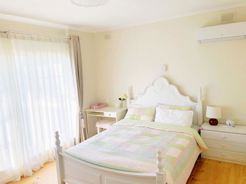 Beautiful Garden House - ACT Tourism 10