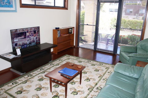 Serenity On Narrabeen Beach - 1Bdr Beachside Retreat - ACT Tourism 7