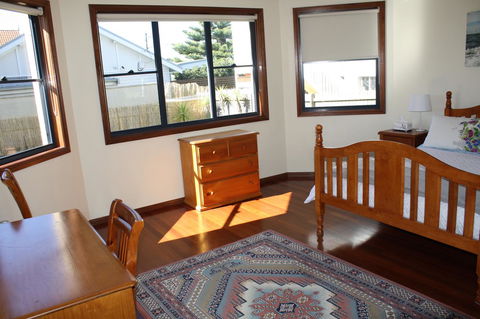 Serenity On Narrabeen Beach - 1Bdr Beachside Retreat - ACT Tourism 3