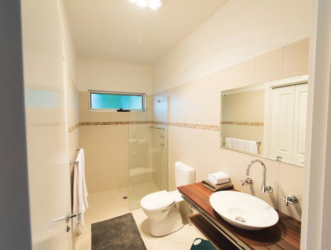 S T U D I O 22 Peaceful Retreat With Garden Views - ACT Tourism 6