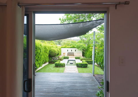 S T U D I O 22 Peaceful Retreat With Garden Views - ACT Tourism 12