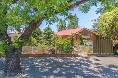 Tanunda\'s Magpie House - ACT Tourism 23