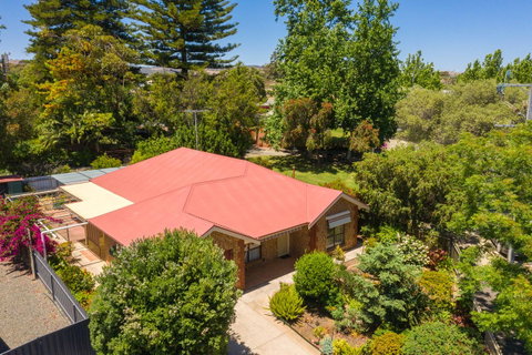 Tanunda\'s Magpie House - ACT Tourism 1