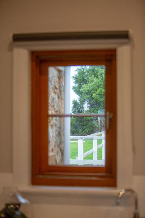 Lucy's Cottage - ACT Tourism 12