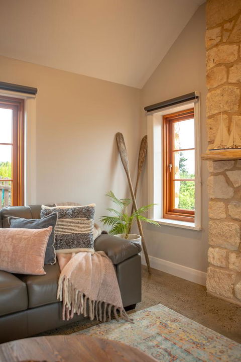 Lucy's Cottage - ACT Tourism 15