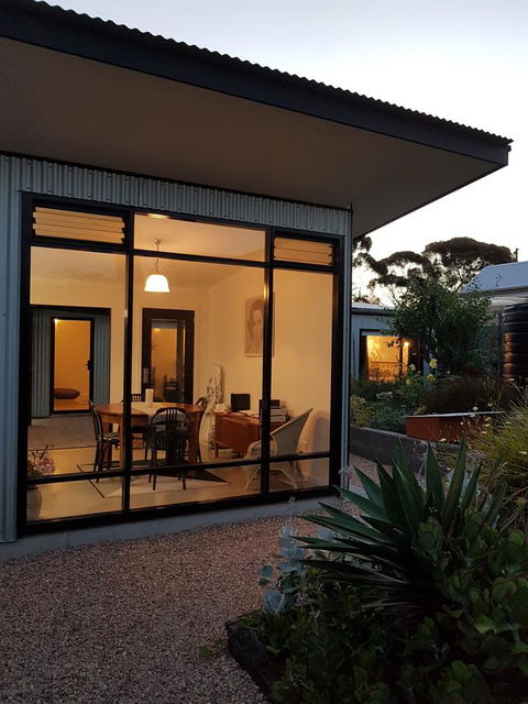 Sinclair Eco House - ACT Tourism 14