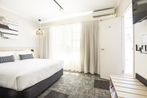 Nightcap At Finsbury Hotel - ACT Tourism 22