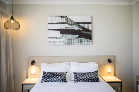 Nightcap At Finsbury Hotel - ACT Tourism 24