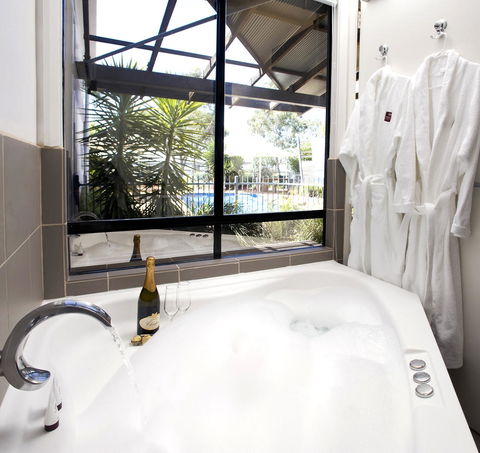 Majestic Oasis Apartments - ACT Tourism 9
