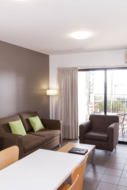 Majestic Oasis Apartments - ACT Tourism 17
