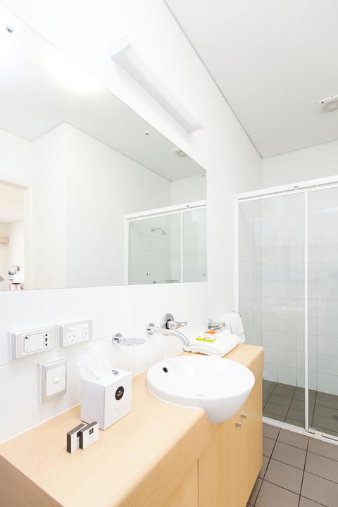 Majestic Oasis Apartments - ACT Tourism 25
