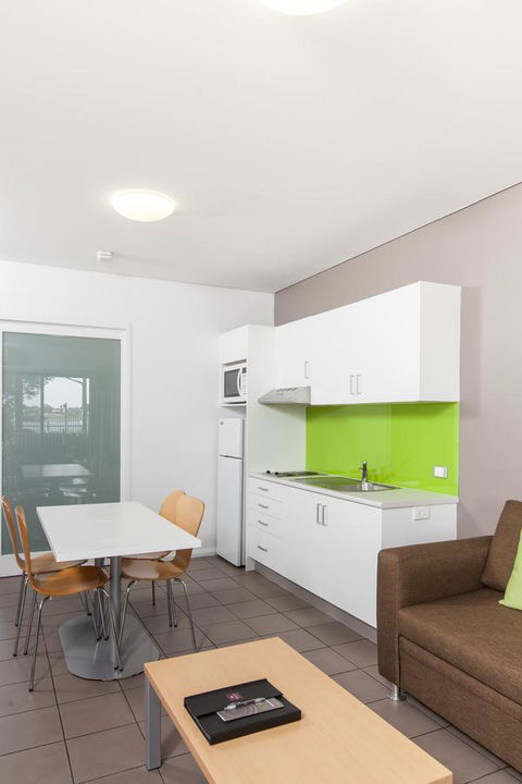 Majestic Oasis Apartments - ACT Tourism 16