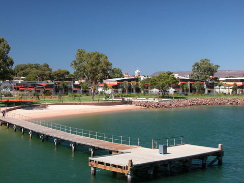 Majestic Oasis Apartments - ACT Tourism 3