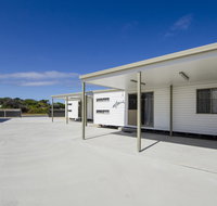Rocks Retreat Cabin - Dolphin - ACT Tourism