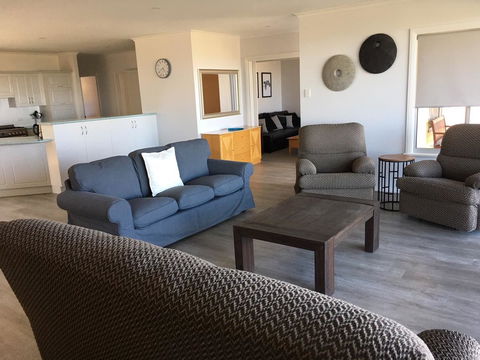 Emu Bay Holiday Homes - ACT Tourism 30