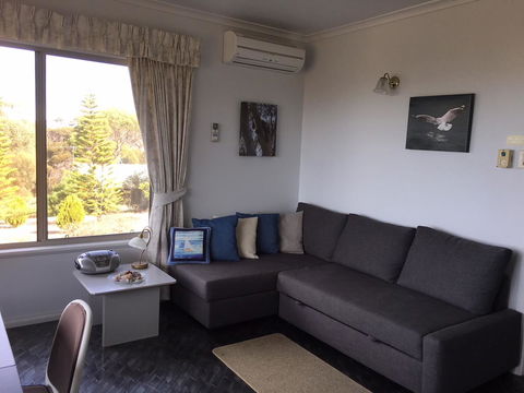 Emu Bay Holiday Homes - ACT Tourism 37